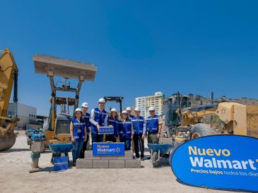 El pasado viernes 20 de marzo, la cadena Walmart colocó la primera piedra de una nueva sucursal tipo Supercenter que abrirá en el municipio. CORTESÍA/ Desarrollo Económico Jalisco