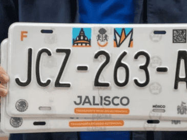 Las autoridades del Estado han comenzado a realizar operativos para retirar los automóviles a los conductores que no cumplen con la obligación de cambiar sus placas antiguas. ESPECIAL/ GOBIERNO DE JALISCO