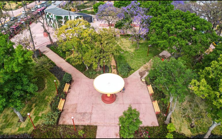 Entre los trabajos más relevantes destacan la renovación de bancas, luminarias, suelos, áreas recreativas y los mosaicos de la estación del Tren Ligero, además de mejoras en las vialidades cercanas. EL INFORMADOR/ A. Navarro