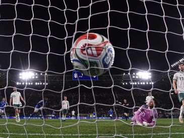 Moise Kean anota el gol que le dio la victoria 2-0 a Italia sobre Irlanda del Norte. Los italianos están a un juego de volver al Mundial. EFE/M. Maraviglia