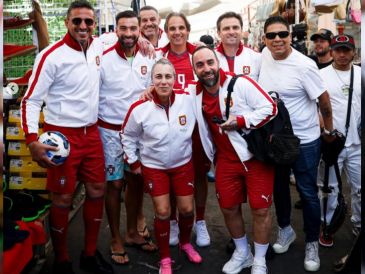 Para los aficionados, uno de los momentos más llamativos fue cuando los exjugadores aparecieron entre puestos de jerseys pirata, donde convivieron con la gente. INSTAGRAM / @portugal.legends