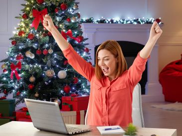 Como un derecho establecido en la LFT, el aguinaldo debe pagarse a todos los trabajadores antes del 20 de diciembre. ESPECIAL / EFE y SUN