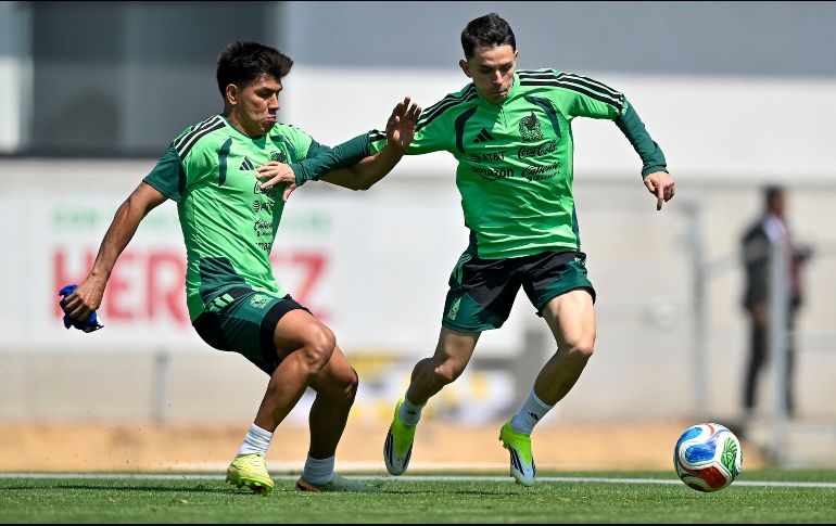 Una de las incógnitas para los próximos ensayos surgió con la convocatoria de Álvaro Fidalgo, sobre el uso que podría darle el “Vasco”, los minutos que podría ver el exjugador del América y a quién acompañaría en la mitad de la cancha. IMAGO7