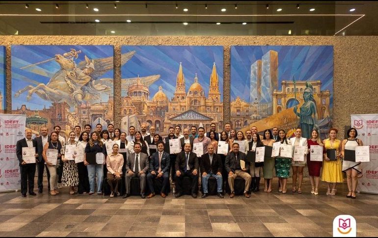 Esta es la primera generación de egresados del Diplomado de 120 horas en Promoción Inmobiliaria realizado en conjunto por el Ideft y la Canaco. ESPECIAL