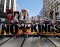 Manifestantes criticaron sobre todo la guerra en Irán impulsada por Donald Trump. EFE/J. Mabanglo