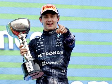 Antonelli (Mercedes) dominó la carrera tras un safety car. En el podio lo acompañaron Oscar Piastri  (McLaren) y Charles Leclerc (Ferrari). EFE/F. Robichon