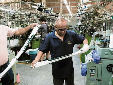 Producción de calcetines en planta textil de Jalisco, donde se elaboran prendas para distintos mercados nacionales e internacionales. EL INFORMADOR/ Archivo
