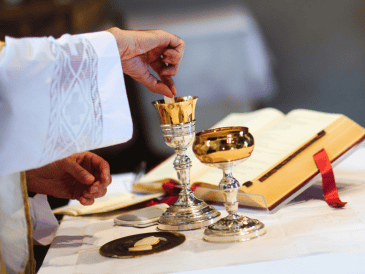 Cada año, durante el Domingo de Ramos, los fieles repiten esta palabra como parte de la celebración. CANVA