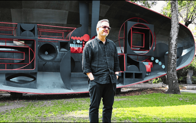 Rafael Lozano-Hemmer es un artista multimedia mexicano-canadiense que crea obras interactivas utilizando luces robóticas. ESPECIAL/INBAL/Gobierno de México