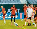 Los Diablos Rojos llegan con confianza, pero con ajustes en su planteamiento. EFE
