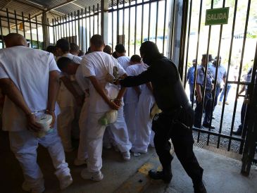 Los cambios constitucionales en El Salvador prevén la cadena perpetua para niños y niñas desde los 12 años. EFE/ARCHIVO