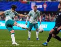 Los próximos co-anfitriones del Mundial salieron con lo que parecía una intensidad renovada, que pronto fue diluyéndose conforme los lusitanos se apoderaban del balón. AP/ M. Stewart.