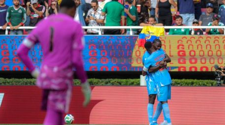 El zaguero central reveló qué fue lo que sintió en el momento en que el balón cruzó la línea de gol. EL INFORMADOR/ A. NAVARRO.