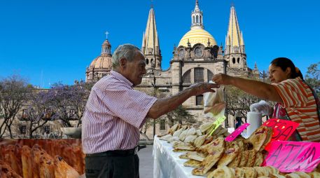Las autoridades distribuyeron estratégicamente los permisos en las inmediaciones de los recintos religiosos más importantes del Centro Histórico. ESPECIAL / EL INFORMADOR