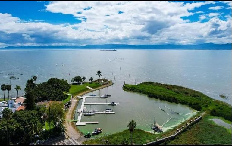 El lago de Chapala aporta alrededor del 60% del agua que consume el Área Metropolitana de Guadalajara. EL INFORMADOR/ARCHIVO