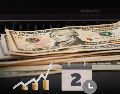 El comportamiento del dólar refleja la volatilidad habitual del mercado, donde factores internacionales y expectativas económicas influyen directamente en la cotización, incluso durante periodos festivos como Semana Santa. ESPECIAL / CANVA