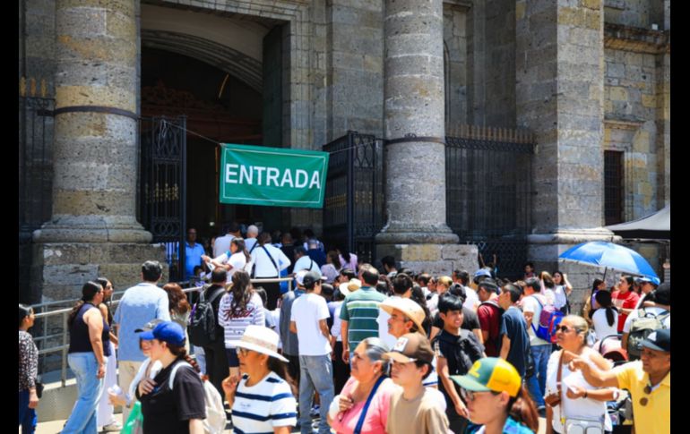 La actividad consiste en un recorrido de profunda devoción que transforma el primer cuadro de Guadalajara. EL INFORMADOR/J.ACOSTA