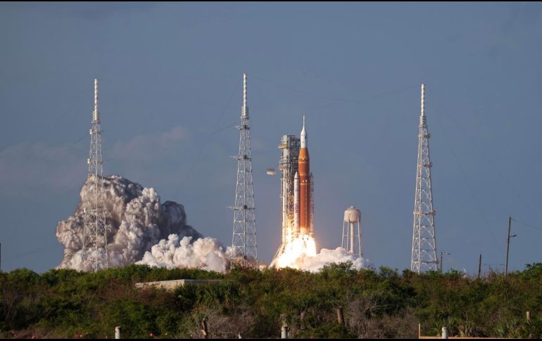 Artemis II no alunizará y solo tiene previsto alcanzar la órbita de la Luna antes de volver a la Tierra. EFE/C. Herrera