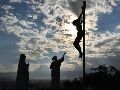 Escultura en Cochabamaba, Bolivia, que representa una de las estaciones del Vía Crucis. EFE/J. Ábrego