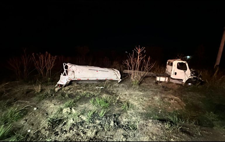 El pasado Jueves Santo, por la mañana, otra pipa se había volcado en la misma carretera de Jalisco. ESPECIAL