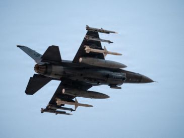 Funcionarios de EU y medios afines a Teherán informaron que Irán había derribado un caza estadounidense en su territorio por primera vez desde que se inició la guerra en Medio Oriente. AFP / ESPECIAL