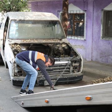 El Gobierno de Guadalajara hace un llamado a la corresponsabilidad para evitar el abandono de vehículos en la vía pública. ESPECIAL