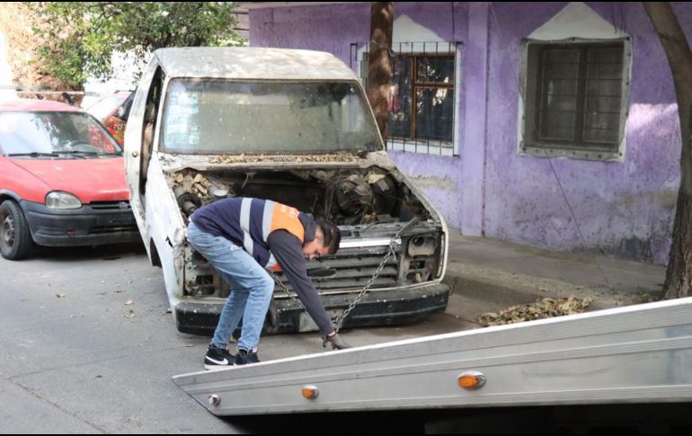 El Gobierno de Guadalajara hace un llamado a la corresponsabilidad para evitar el abandono de vehículos en la vía pública. ESPECIAL
