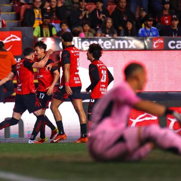 Al minuto 22, Kevin Castañeda disparó desde fuera del área para vencer a Nahuel Guzmán. IMAGO7/D. Vega