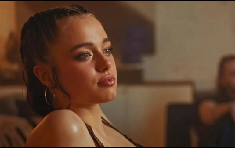 La joven aparece en el teaser del tema “What’s a Girl to Do”, de la cantante surcoreana Dayoung. ESPECIAL.