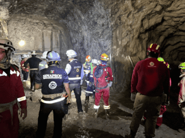 El caso se remonta al colapso de una presa de jales reportado por las autoridades el 26 de marzo, cuando 25 trabajadores realizaban excavaciones. ESPECIAL/Coordinación Nacional de Protección Civil