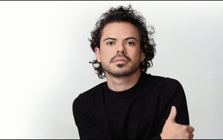 El tenor anima a los nuevos talentos a estudiar y prepararse para ganar un lugar en los escenarios. CORTESÍA