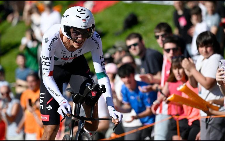 Isaac Del Toro, uno de los más de 150 pedalistas que tomaron la salida, fue de los últimos en partir para mostrar sus cualidades. AFP / A. Gillenea