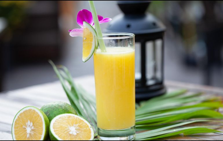 Los jugos son una excelente opción para depurar tu organismo. ESPECIAL/PIXABAY