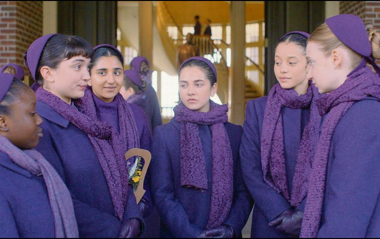 Escena de “The Testaments”, proyecto que reúne a talento emergente como Rowan Blanchard, Chase Infiniti y Lucy Halliday. ESPECIAL