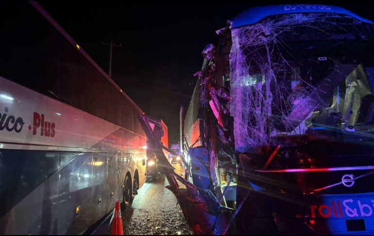 Se trató de un choque por alcance que ocurrió alrededor de las 04:30 horas; el otro vehículo implicado huyó del lugar. ESPECIAL / Protección Civil y Bomberos de Jalisco