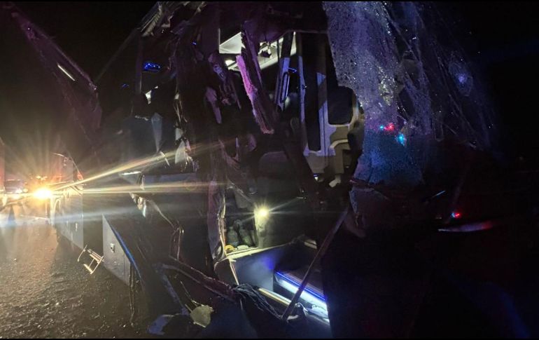 Se trató de un choque por alcance que ocurrió alrededor de las 04:30 horas; el otro vehículo implicado huyó del lugar. ESPECIAL / Protección Civil y Bomberos de Jalisco