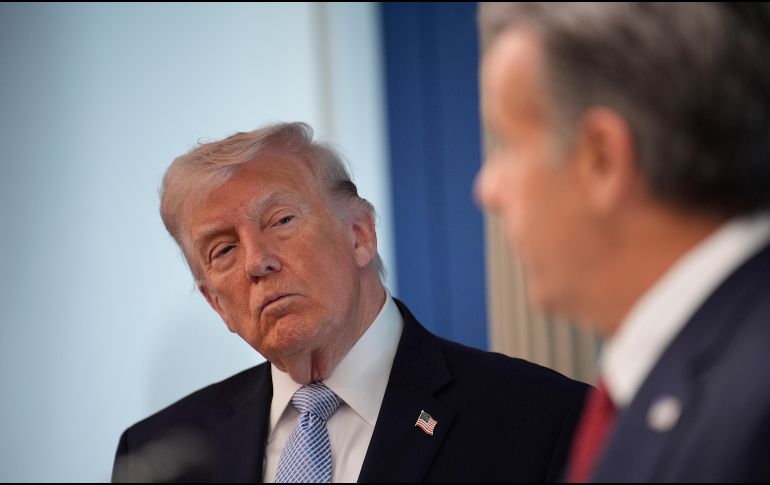 Trump enfrenta una ola de críticas por advertir la posible destrucción total de Irán. EFE/Y. Gripas