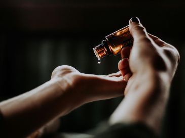 Integrar el aceite de argán a tu rutina de skincare puede marcar la diferencia entre tener una piel que solo se ve bien a una que realmente está saludable y se vea glowy. Unsplash