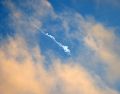 Un misil iraní cruza el cielo sobre la ciudad de Nablus, en Cisjordania, este 07 de abril de 2026. EFE/A. Badarneh