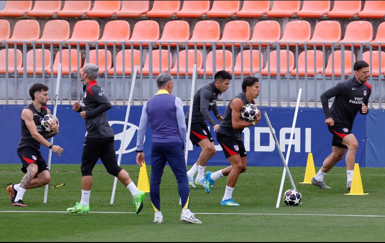 Fuera de la Copa del Rey y lejos de los primeros lugares en LaLiga, el Atlético de Madrid ha puesto todo su esfuerzo en la Champions League: EFE/J. lizón
