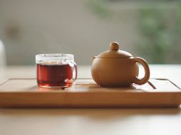 Se trata de una infusión reconfortante que combina la delicadeza floral de la manzanilla con el toque picante y revitalizante de la raíz de jengibre. UNSPLASH / M. KIM
