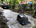 Los terrenos ya se encontraban saturados por semanas de lluvias continuas, lo que provocó escorrentías superficiales severas que agravaron las inundaciones de estas lluvias. EFE/O. Barría