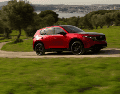 La nueva CX-5 es 11.4 cm más larga y 1.3 cm más ancha que el modelo anterior, lo que se ve directamente en un interior más amplio y mejor aprovechado. MAZDA