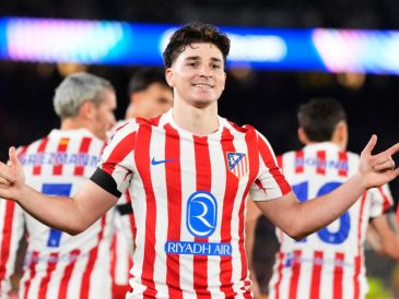 Julian Álvarez abrió el marcador en el juego de ida con un extraordinario tiro libre. EFE.