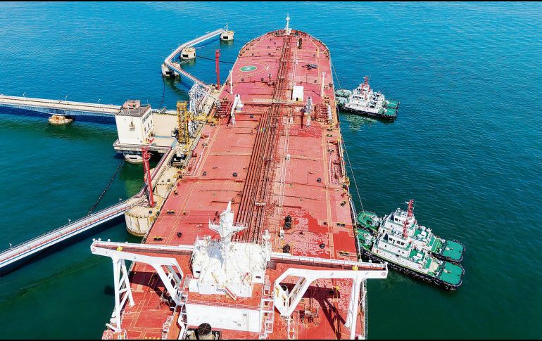 El precio del crudo ha sido muy volátil en las casi seis semanas de conflicto. AFP