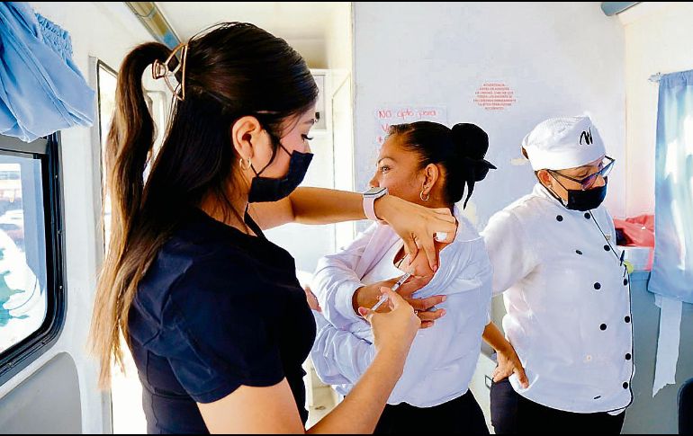 Personal de salud aplica la vacuna contra el sarampión en módulos y brigadas itinerantes en distintos puntos de Jalisco. ESPECIAL