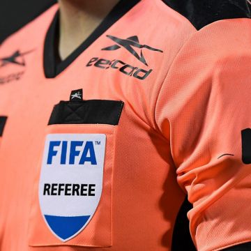 Con 48 selecciones participantes y tres países anfitriones, el equipo arbitral cuenta con 41 silbantes más que en la edición de Qatar 2022, lo que exige una preparación milimétrica. IMAGO7