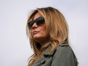 Melania Trump desmintió haber conocido a Donald Trump a través del difunto Epstein. AP / ARCHIVO