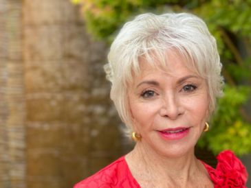 Allende ha explorado temas como la pérdida, la migración y la reconstrucción de la identidad, experiencias que han marcado su vida personal y que se reflejan en sus personajes. CORTESÍA