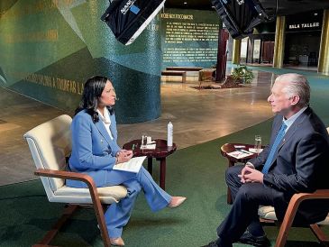 Díaz-Canel charló con la periodista Kristen Welker sobre la política interna cubana, donde descartó la idea de abandonar la presidencia. EFE